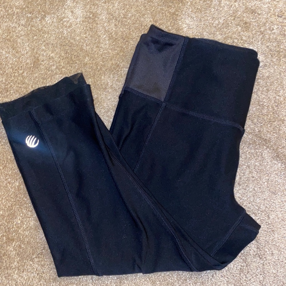 MPG black capri tights size L